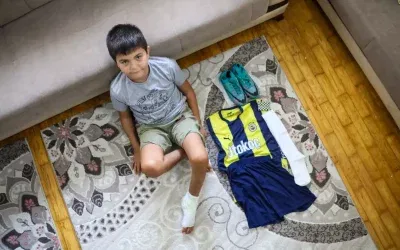 Doğum Günü Hediyesi: Düşen Çocuğa Futbol Sevgisi