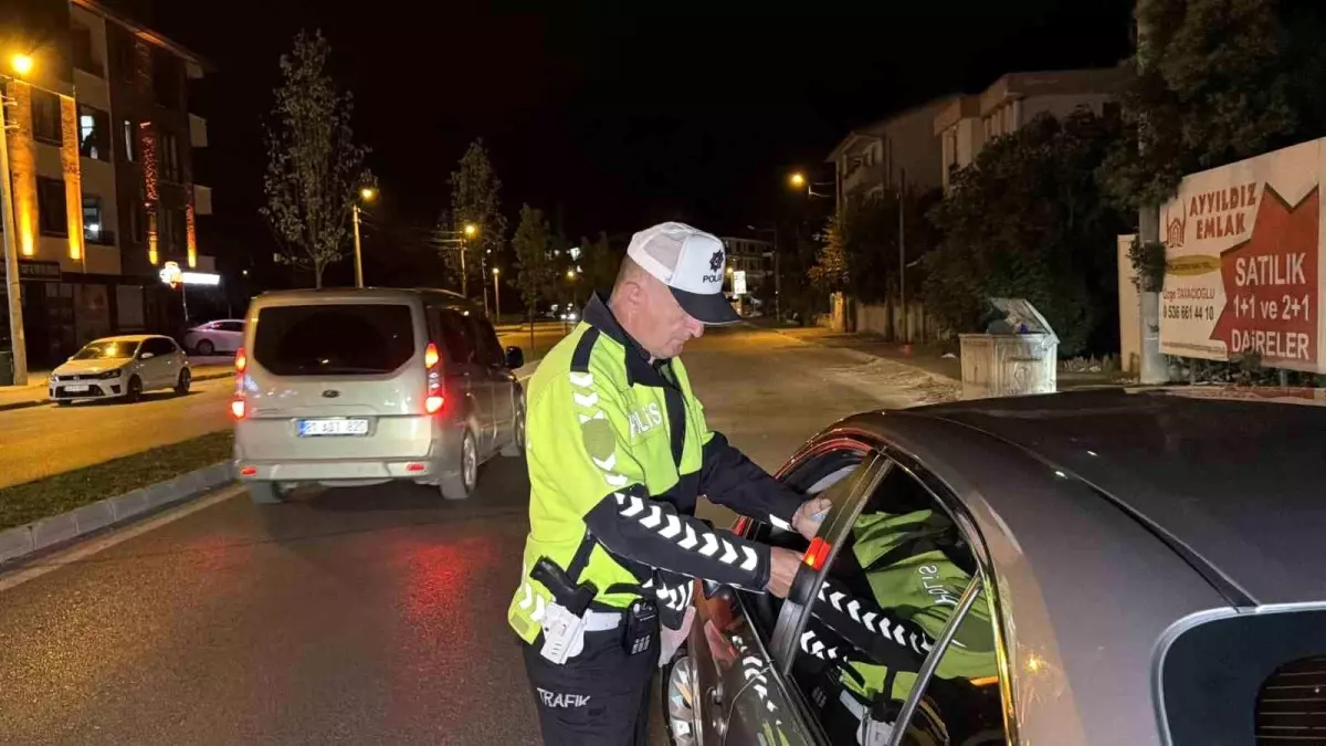 duzce-de-ara-sokaklarda-da-polis-ekipleri-19094256_amp.jpg