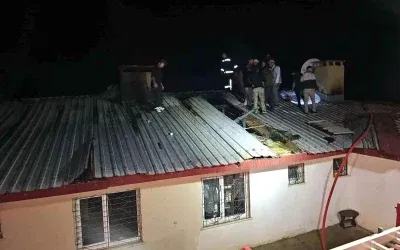 Elazığ’da Evde Yangın: 3 Kişi Dumandan Etkilendi