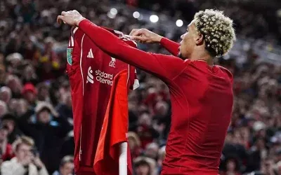 Liverpool, Ekitike’ye ceza keserken forma çıkarışını kırmızı gördü.