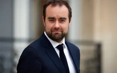Fransa’da Savunma Bakanı Lecornu Başbakan oldu