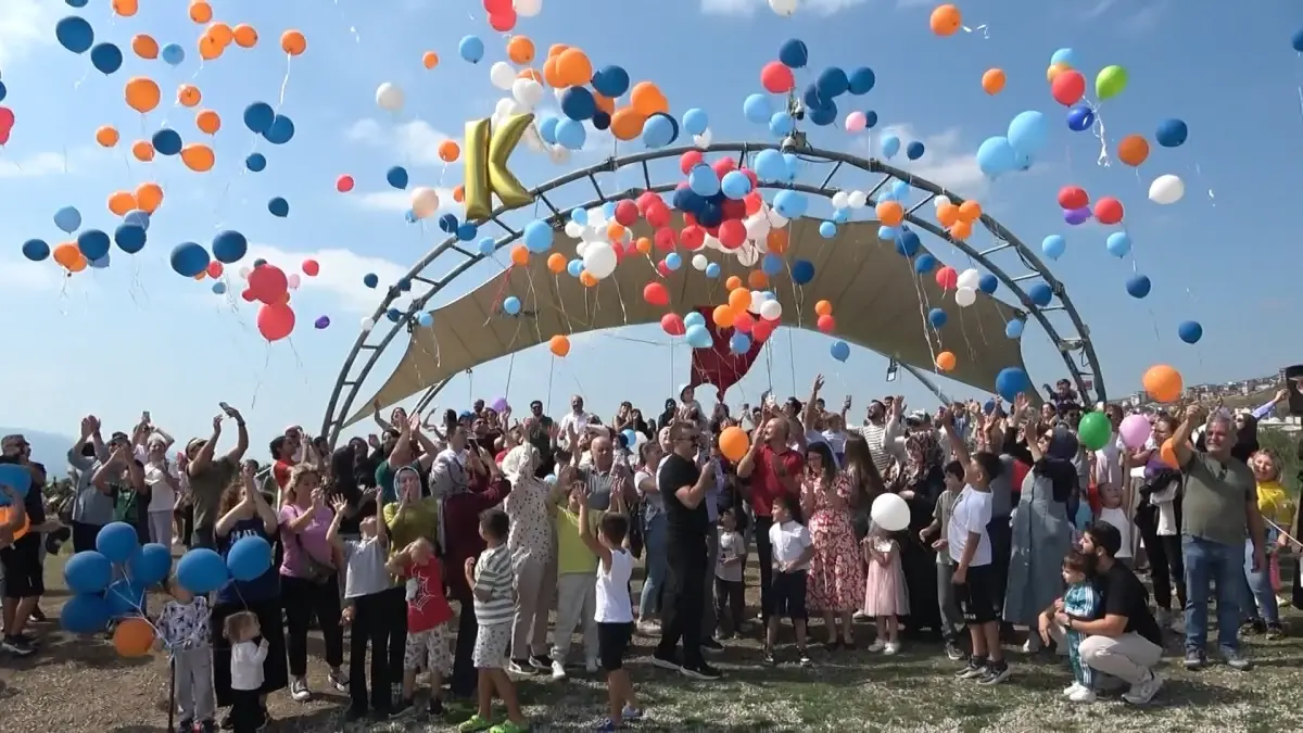 kanseri-yenen-kagan-icin-gokyuzune-balonlar-19047292_amp.jpg