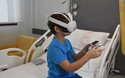 İzmir Şehir Hastanesi’nde Çocuklar için Sanal Gerçeklik ile Ameliyat Korkusu Azalıyor