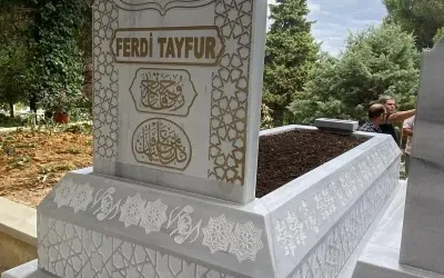 Ferdi Tayfur’un mezarı Bahçeli tarafından yapıldı.