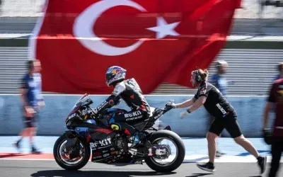 Toprak Razgatlıoğlu Fransa’da 2’de 2 yaparak zirveye yerleşti