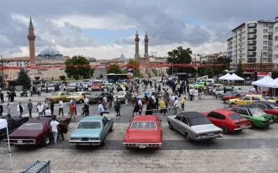 Sivas Kongresi 106. Yılında Klasik Otomobil Fuarıyla Coştu