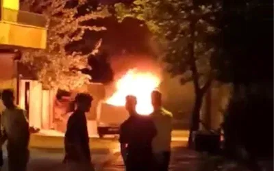 Diyarbakır’da Park Halindeki Araç Yanmaya Başladı