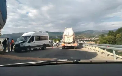 Tokat’ta Minibüs ile Kamyon Çarpıştı, 8 Kişi Yaralandı