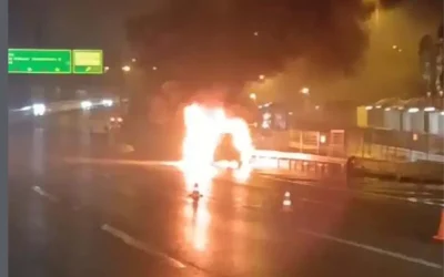 15 Temmuz Şehitler Köprüsü’nde Araç Yanmaya Başladı