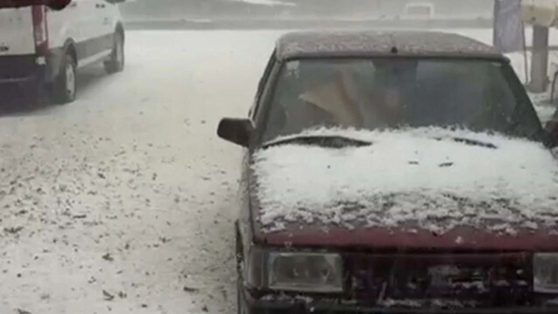 Muğla'da Dolu Yağışı Şehri Beyaza Bürüdü (1)