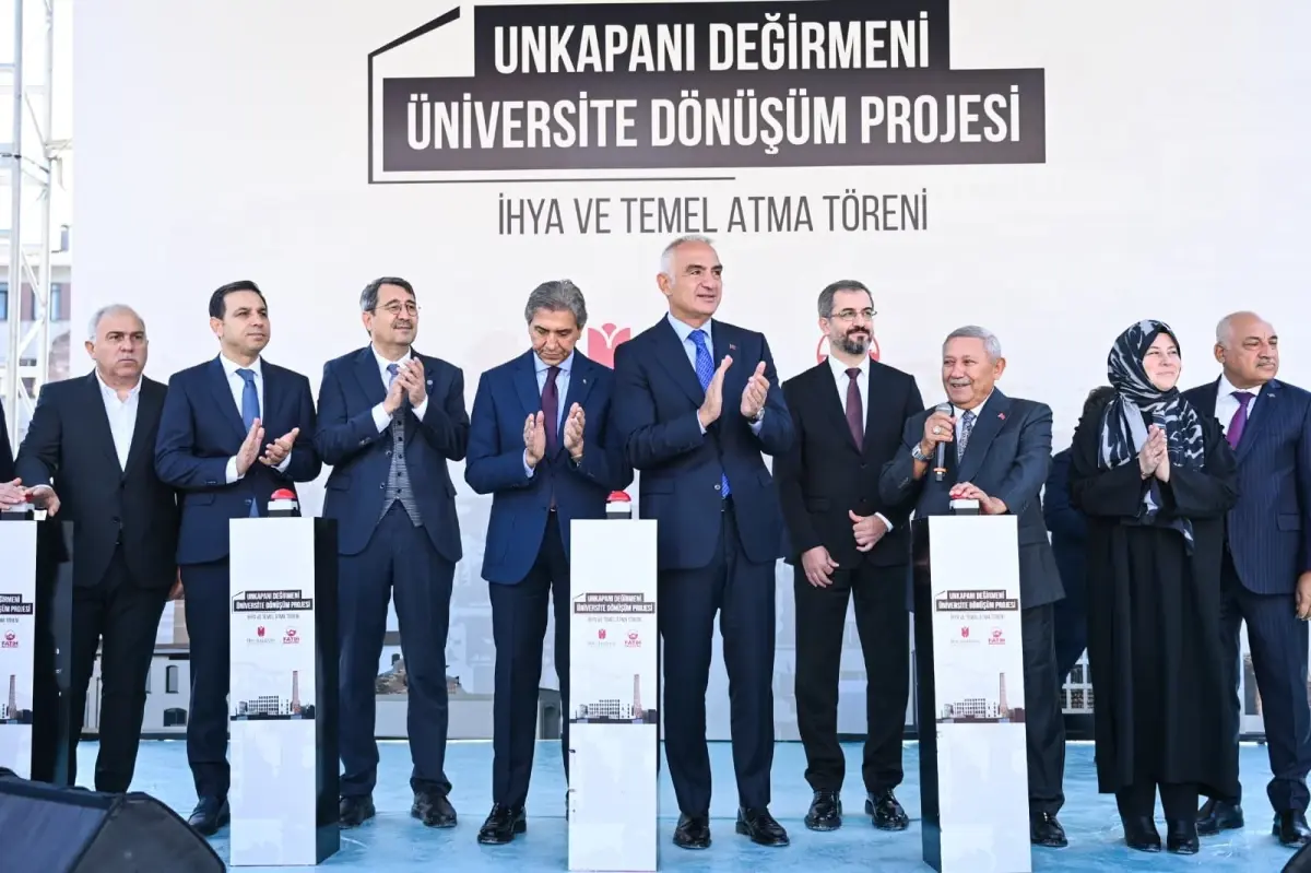 bakan-ersoy-gecmisi-gelecege-baglayan-ornek-b-19134721_amp.jpg
