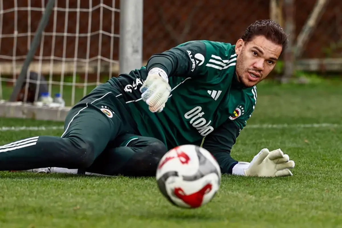 bomba-gibi-iddia-fenerbahce-de-ederson-depremi-19169403_4959_amp.jpg