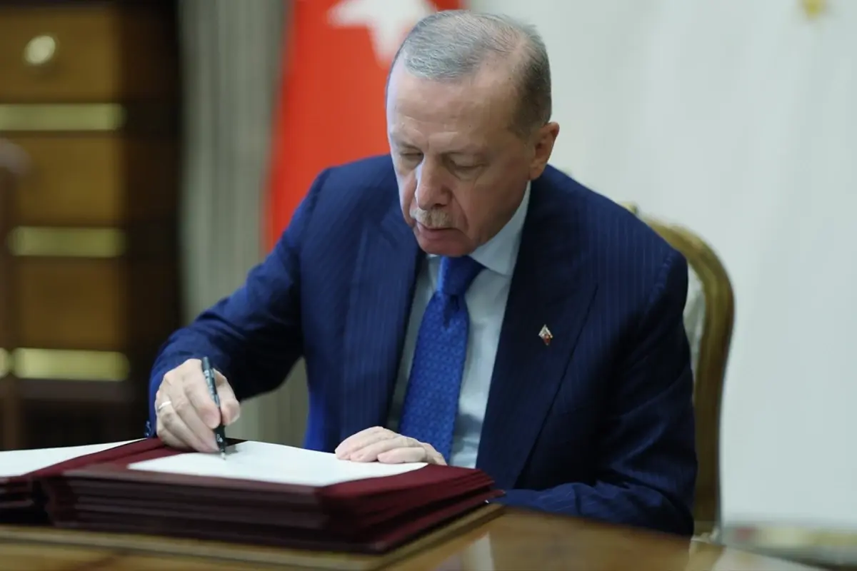 cumhurbaskani-erdogan-imzaladi-20-kisi-ve-19108115_2923_amp.jpg