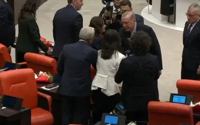 Erdoğan, DEM Partililerle hemen tokalaştı