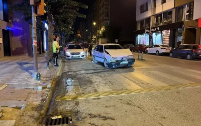 Eskişehir’de Elektrikli Bisikletle Otomobil Çarpıştı: 1 Kişi Yaralandı