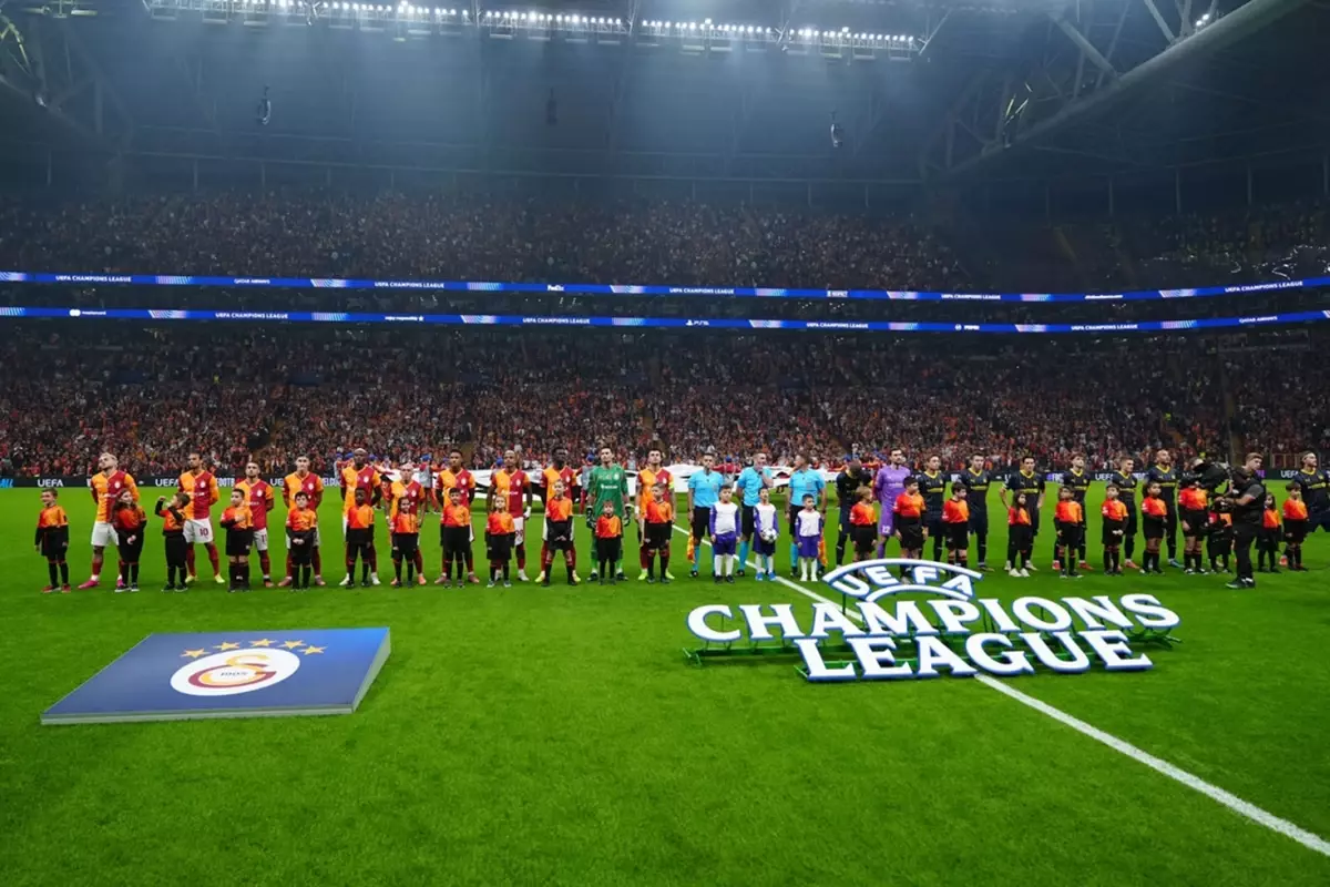 galatasaray-dan-hoparlorden-islik-iddiasina-19186183_1406_amp.jpg
