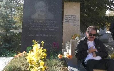 İbrahim Tatlıses, Neşet Ertaş’ın Mezarında Saygıyla Durdu