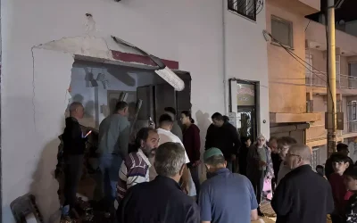 Freni Boşalan Kamyon Apartman Duvarına Çarptı