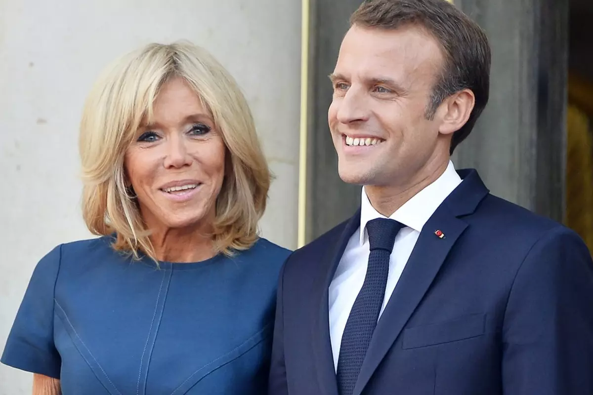 macron-un-esi-icin-yazilan-ifade-olay-ustelik-19186131_9343_amp.jpg