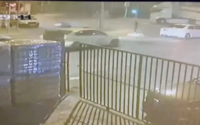 Sultanbeyli’de Tır ve Motosiklet Kaza Yaptı: 2 Kişi Ağır Yaralandı