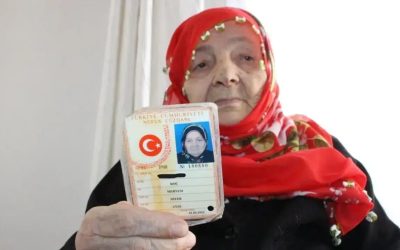 102 yaşındaki kadın yeni bir kimliğe büründü