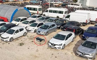 Antalya’da Hacizli Bagaj Kapağı Çürümeye Terk Edilmiş Araçlar Arasında Bekliyor