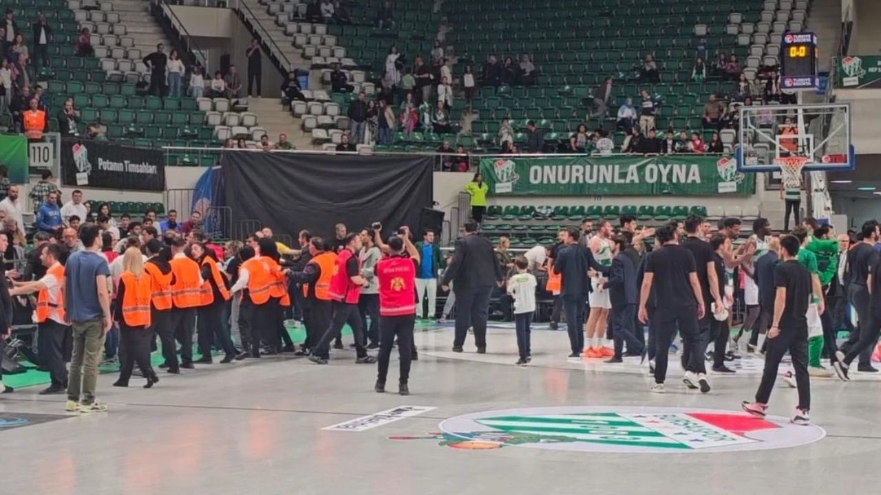 Bursaspor Basketbol Bahçeşehir Koleji İddialarına Cevapladı
