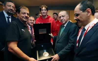 Cumhurbaşkanı Erdoğan, A Milli Erkek Basketbol Takımı’nı tebrik etti.
