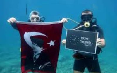 Denizde Kulaç Atarak Atatürk'e Saygı Gösterildi