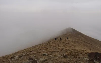 Aras Dağları’nda Sis ve Kar Büyüsü: Doğa Tutkunlarının Gözdesi