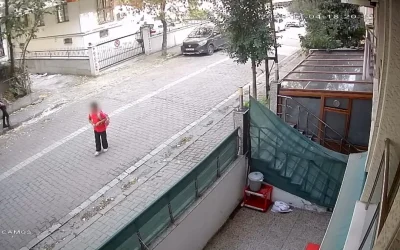 Avcılar’da servis bekleyen çocuğu takip eden şüpheli kaçtı