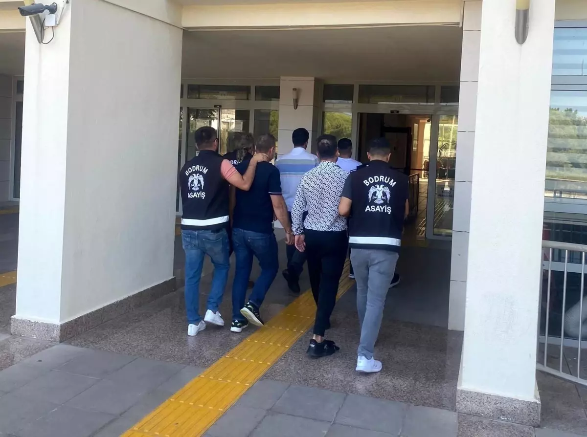 bodrum-da-yargilanan-14-saniktan-7-si-tahliye-19239859_amp.jpg
