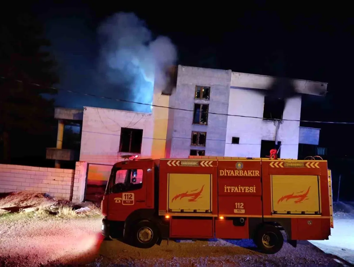 diyarbakir-da-cikan-yanginda-bos-ev-kullanila-19238179_amp.jpg