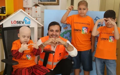 Lösemiyi Yenen Genç, Çocuklara Umut Oluyor