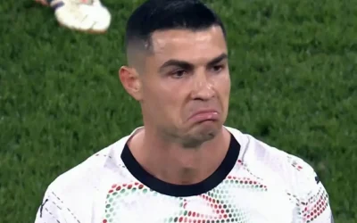Ronaldo’ya tarihi kırmızı kart: Şaşkınlıkla karşıladı!
