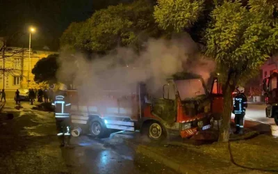 Kayseri’de Araç Park Halindeyken Alev Aldı