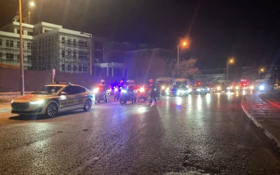 Şehit askerlerin cenazeleri tören alanına taşındı.