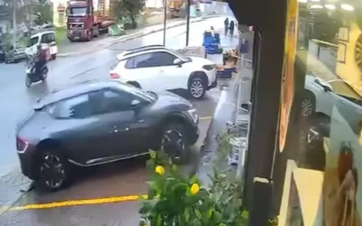 Cip Dükkanında Cam Kırarak Giren Hırsız, Müşteriye Tehlikeli Anlar Yaşattı