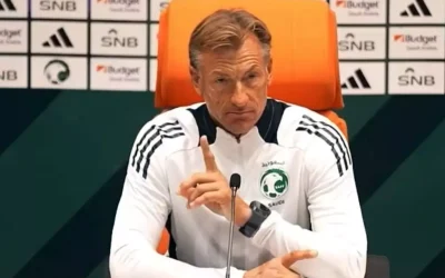 Suudi Teknik Direktörü, ezan okunduğunda basın toplantısını terk etti