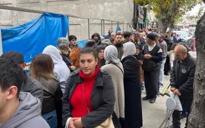 TOKİ başvurusu için uzun kuyruklar oluştu.