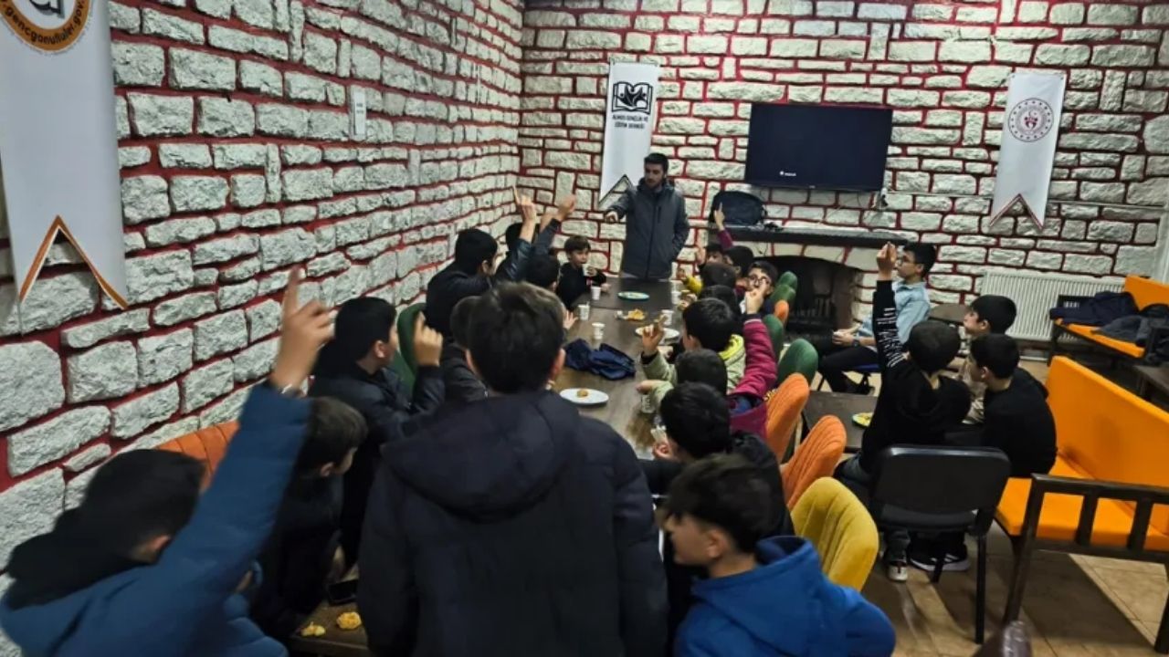 Almus Müftülüğü, öğrencilere yönelik sohbet programı düzenliyor