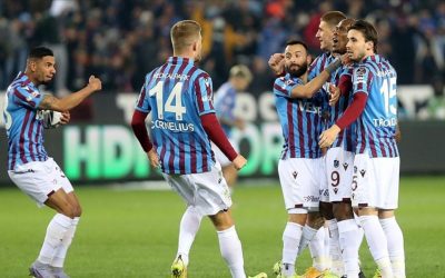 Trabzonspor, Göztepe’yi mağlup ederek liderlik için mücadele edecek.