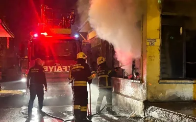 Erzincan’da Yangın: Kepenkler Kırılarak İş Yerine Müdahale