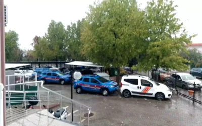 Göçmen kaçakçılığı operasyonunda 10 kişi tutuklandı.