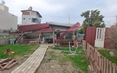 Hatay’da Şiddetli Rüzgarlar Çatıları Sürükledi