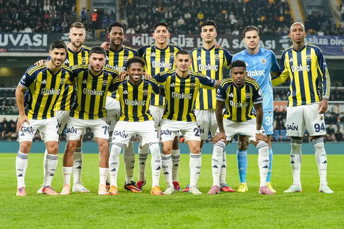 rams-basaksehir-ile-karsilasan-fenerbahce-de-19330992_3282_amp.jpg