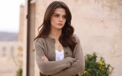 Sinem Ünsal asansörde aşkın doruklarına ulaştı