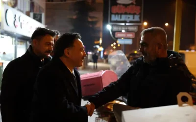 Vali Çiçek, halkla kucaklaştı